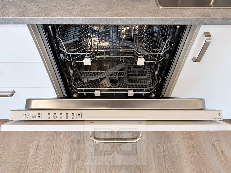 Pronájem bytu 1+kk, 27 m² (3 z 9)