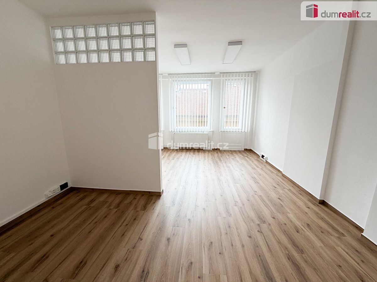 Pronájem kanceláře 30 m², Praha – fotka 1 z 3