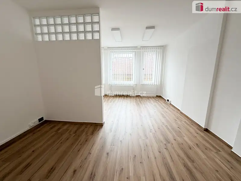 Pronájem kanceláře 30 m², Praha – náhled fotky 1
