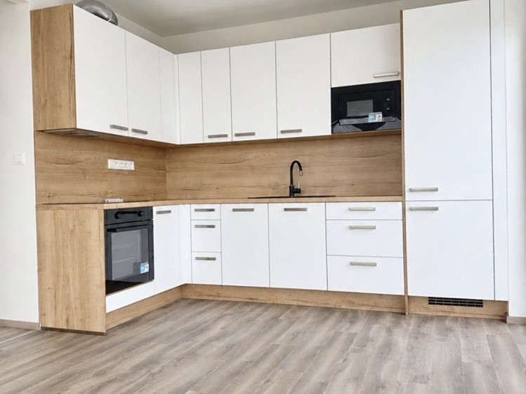Pronájem bytu 3+kk, 62 m² (1 z 18)