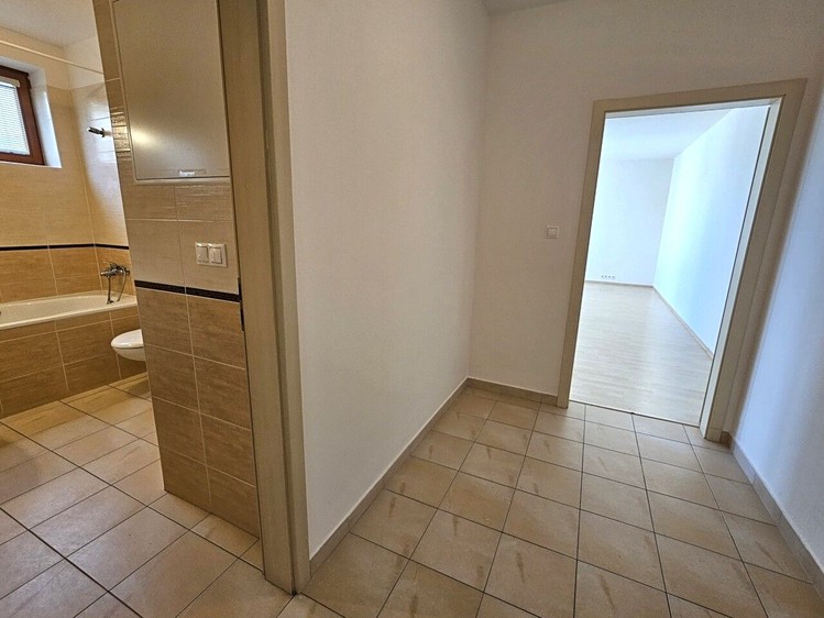 Pronájem bytu 2+kk, 65 m² (21 z 30)