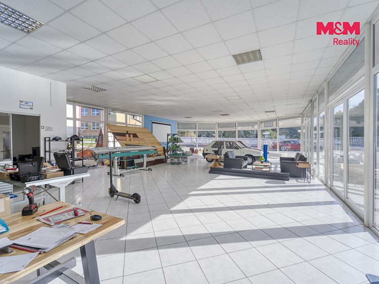 Комерційне приміщення на продаж, 561 м² (2 з 30)