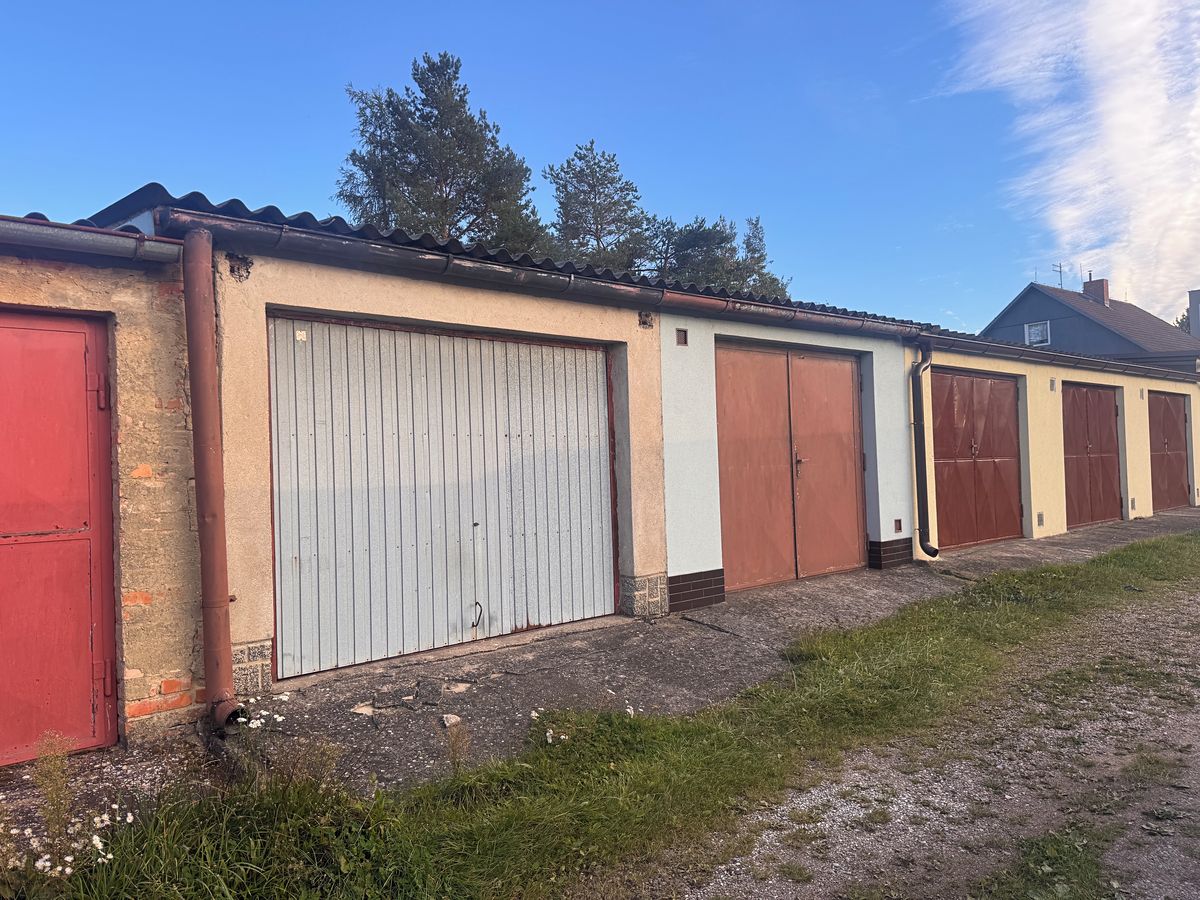 Prodej garáže 26 m², Moravany – fotka 1 z 3