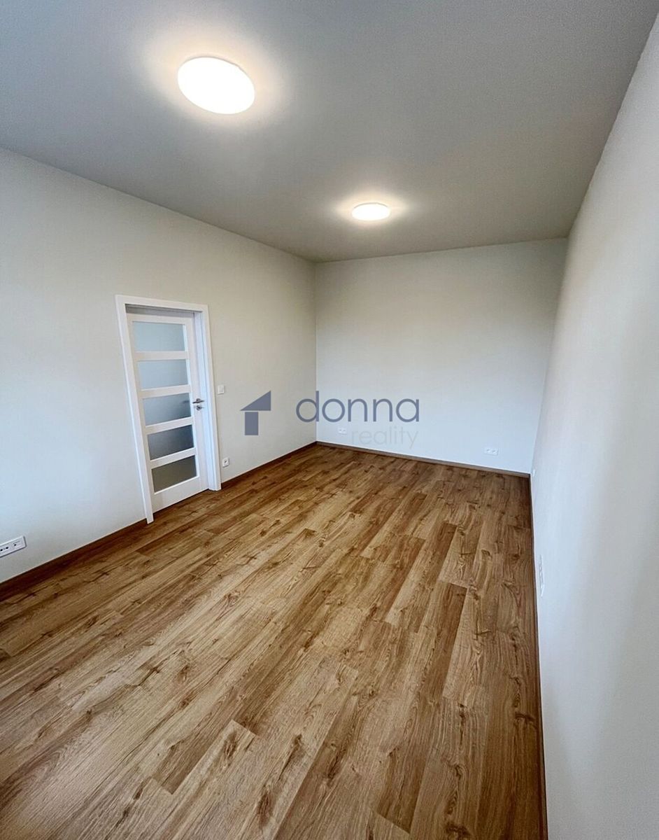Pronájem bytu 2+kk 40 m² – fotografie 3