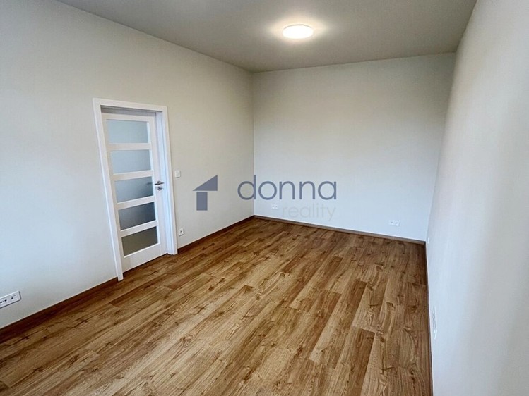Pronájem bytu 2+kk, 40 m² (3 z 8)