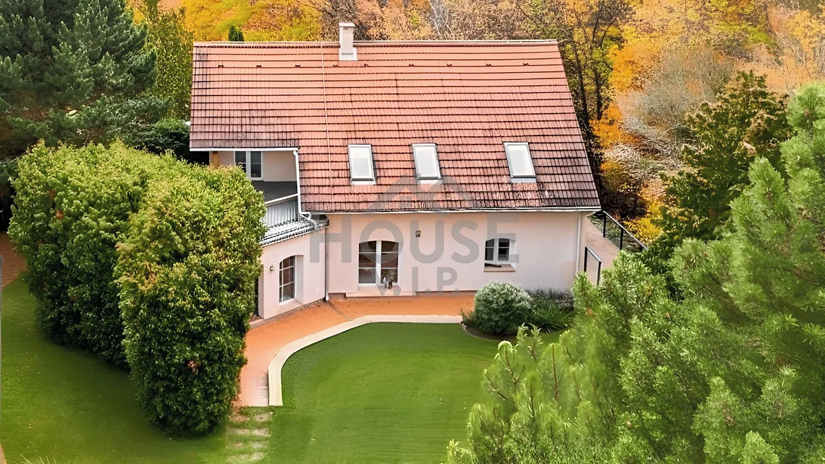 Prodej rodinného domu 246 m², pozemek 795 m²