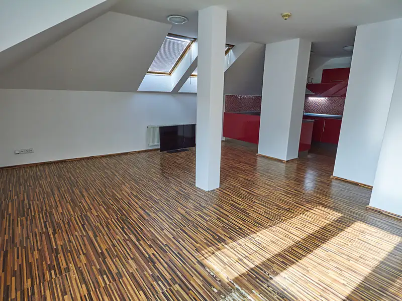 Pronájem bytu 2+kk 86 m², Praha – náhled fotky 1