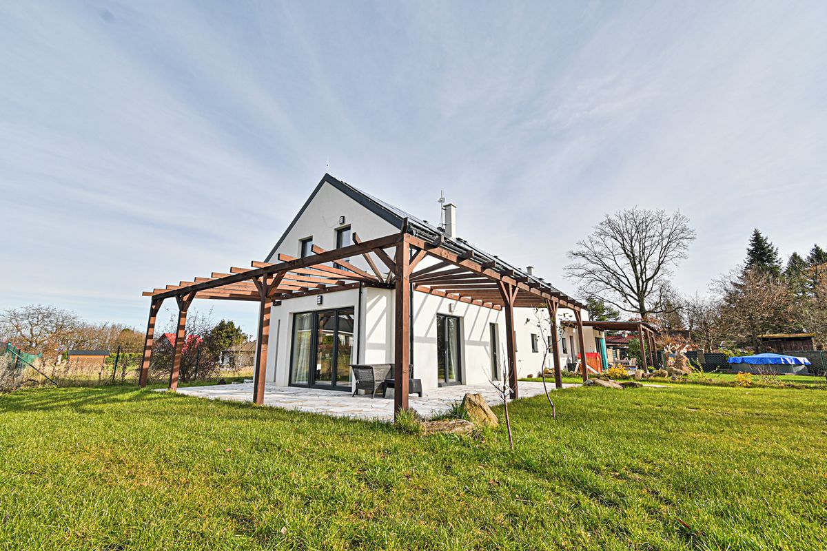 Prodej rodinného domu 145 m², pozemek 765 m², Kamenice – fotka 1 z 3