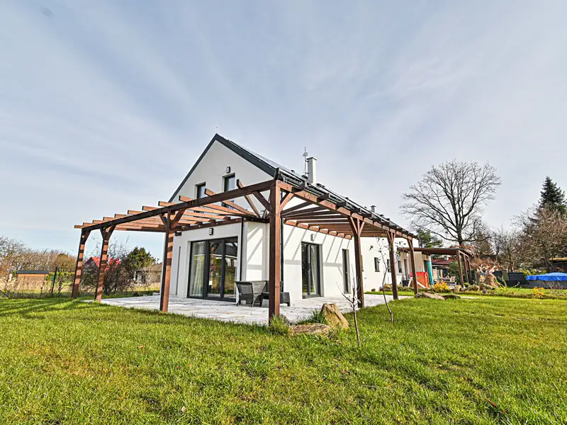 Prodej rodinného domu 145 m², pozemek 765 m², Kamenice – náhled fotky 1