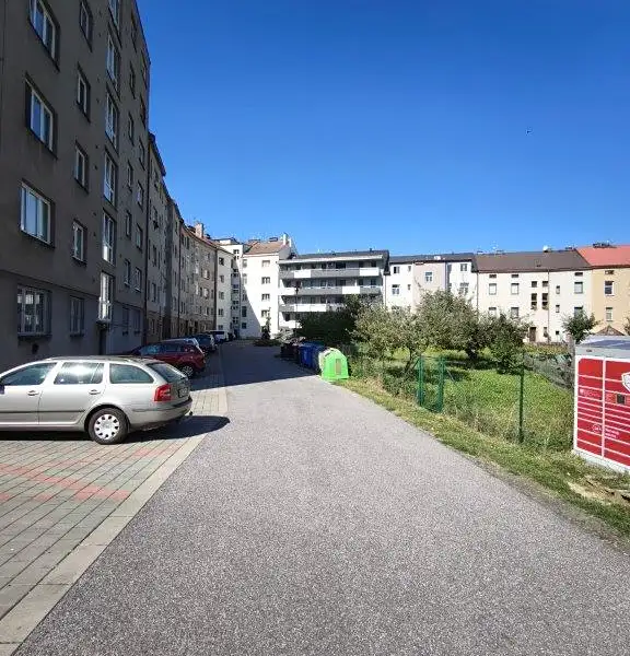 Pronájem garážového stání 15 m², Jičín – náhled fotky 3