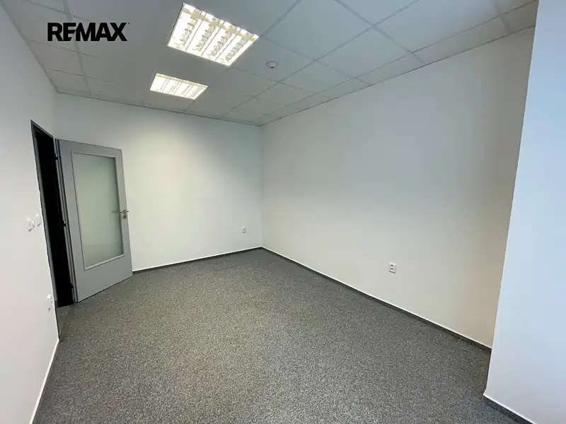 Pronájem kanceláře 12 m², Třebíč – náhled fotky 3