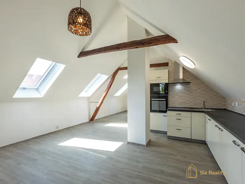 Prodej bytu 3+kk 91 m², Krupá – náhled fotky 1