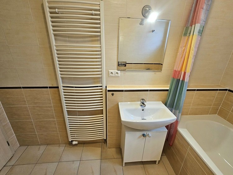 Pronájem bytu 2+kk, 65 m² (17 z 30)