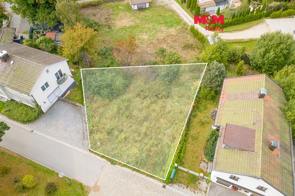 Prodej stavebního pozemku 700 m²
