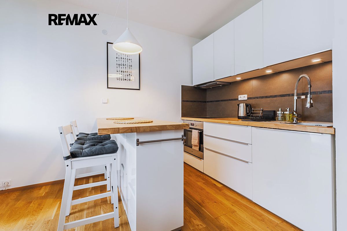 Pronájem bytu 1+kk 35 m²