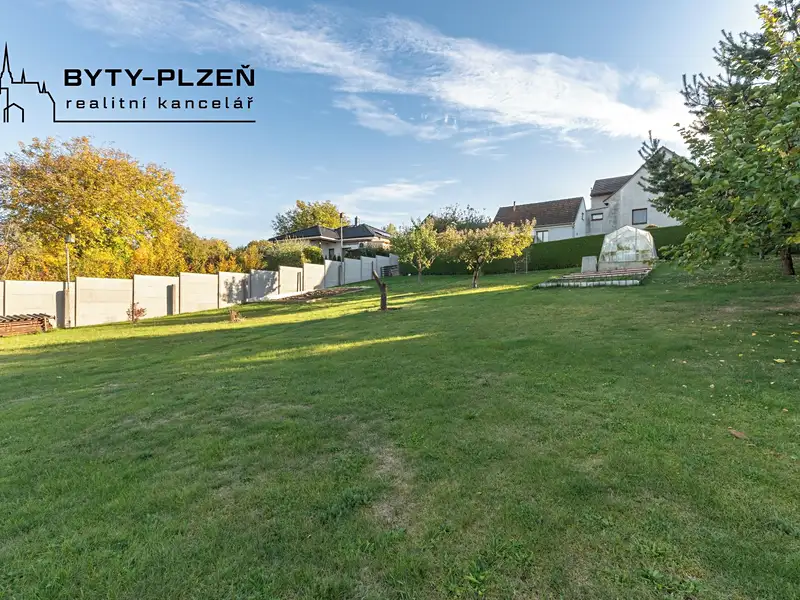 Prodej stavebního pozemku 684 m², Všenice – náhled fotky 2