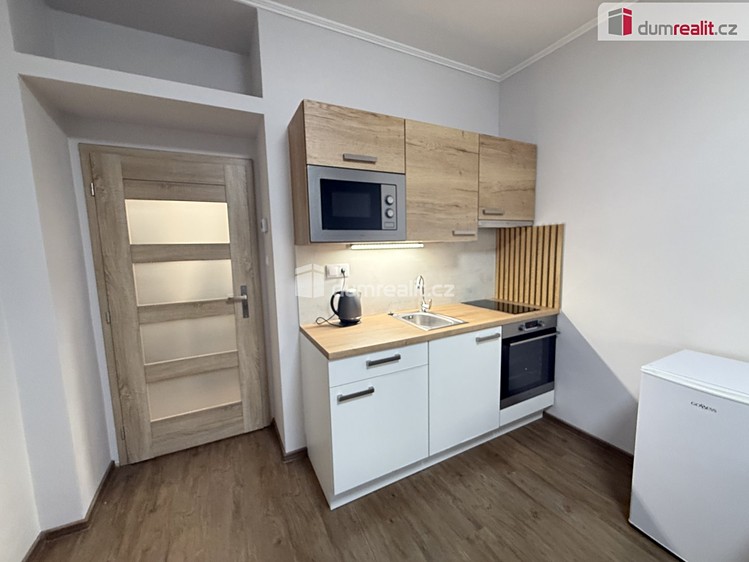 Pronájem bytu 1+kk, 25 m² (2 z 8)