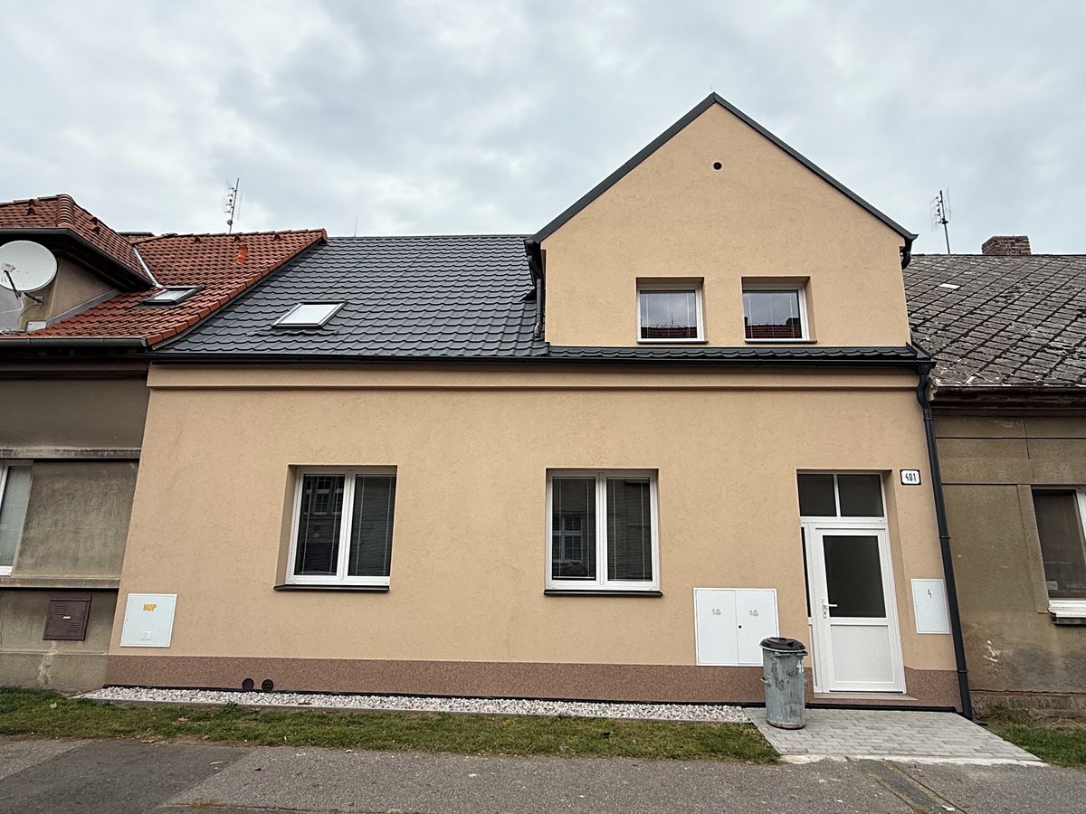 Pronájem bytu 3+kk 85 m², Radnice – fotka 1 z 3