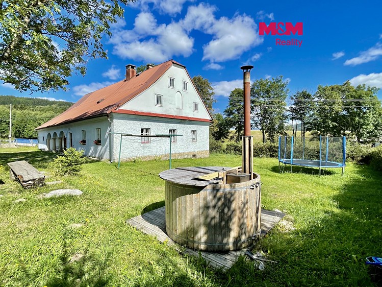 Haus zum Kauf, 330 m² (1 von 30)