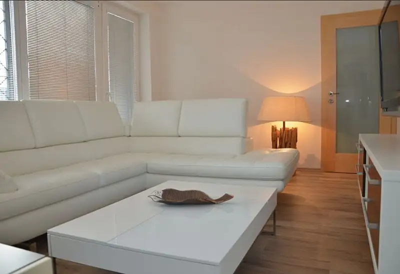 Pronájem bytu 4+1 92 m², Praha – náhled fotky 3