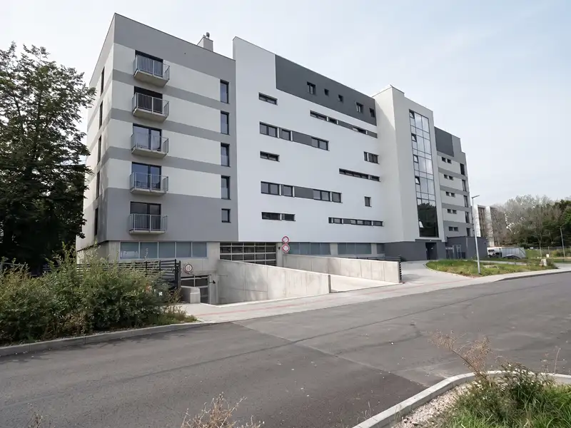 Pronájem bytu 2+kk 30 m², Hradec Králové – náhled fotky 1