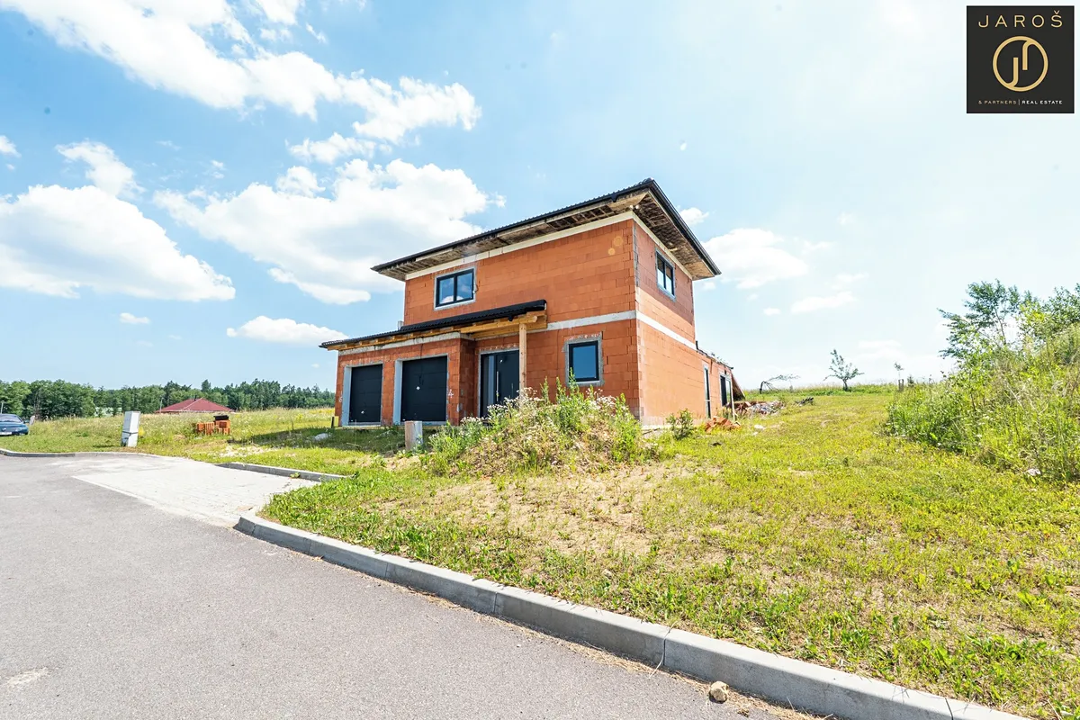 Prodej rodinného domu 235 m², pozemek 1059 m²