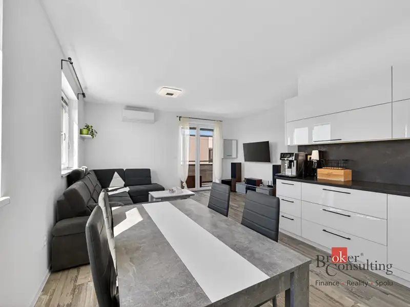 Prodej bytu 4+kk 80 m², Vochov – náhled fotky 1