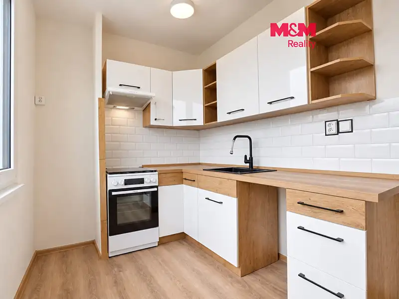 Pronájem bytu 1+1 35 m², Hradec Králové – náhled fotky 1