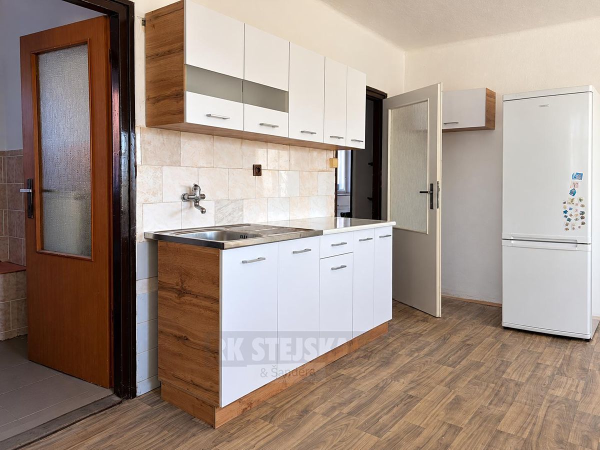 Pronájem bytu 2+1 87 m², Slavče – fotka 1 z 3