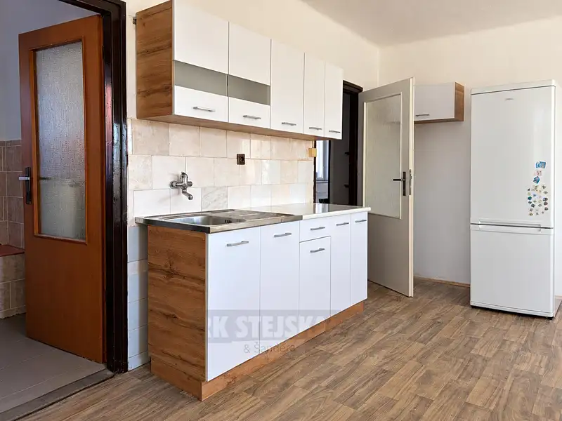 Pronájem bytu 2+1 87 m², Slavče – náhled fotky 1