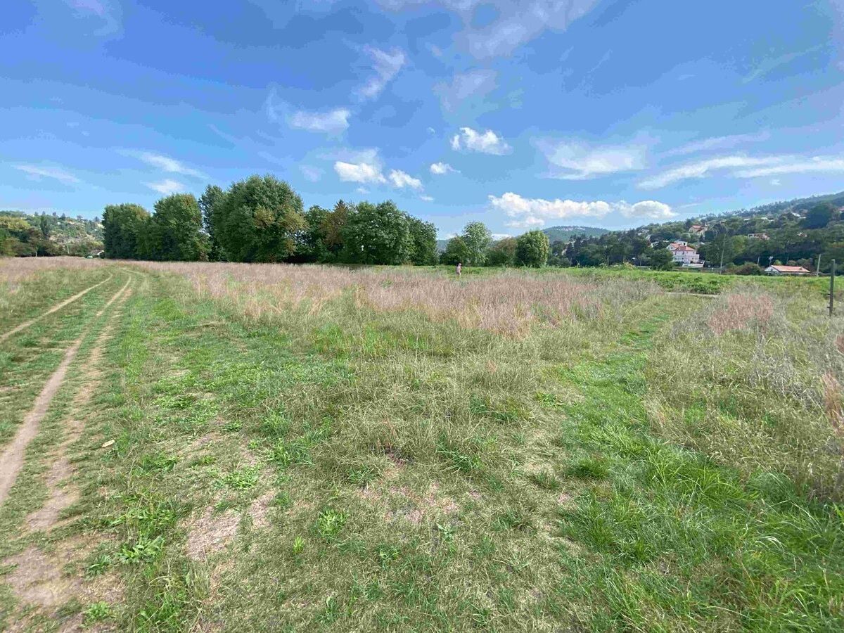 Dražba louky 782 m², Všenory – fotka 1 z 3