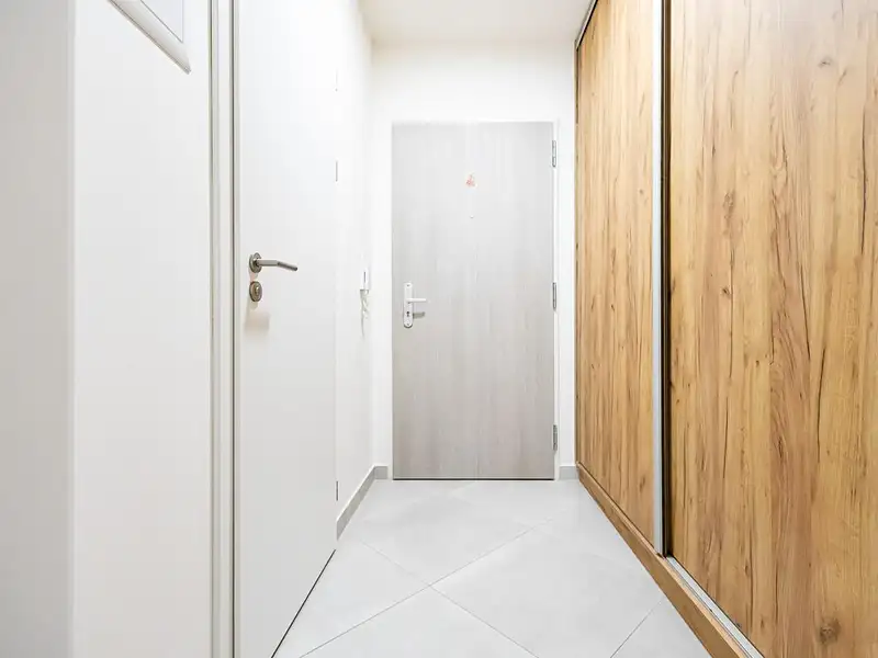 Prodej bytu 1+kk 33 m², Praha – náhled fotky 2