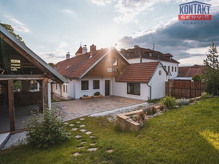 Pronájem domu, 247 m² (2 z 37)