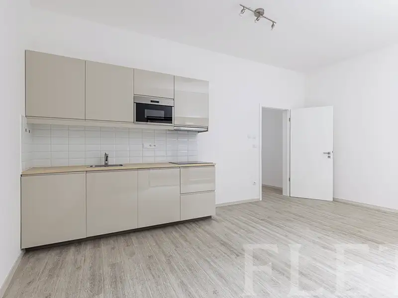 Pronájem bytu 1+kk 32 m², Praha – náhled fotky 2