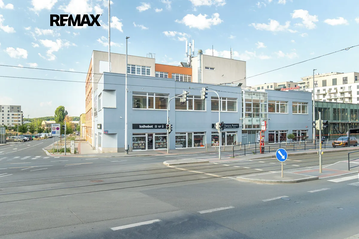 Pronájem kanceláře 2800 m²