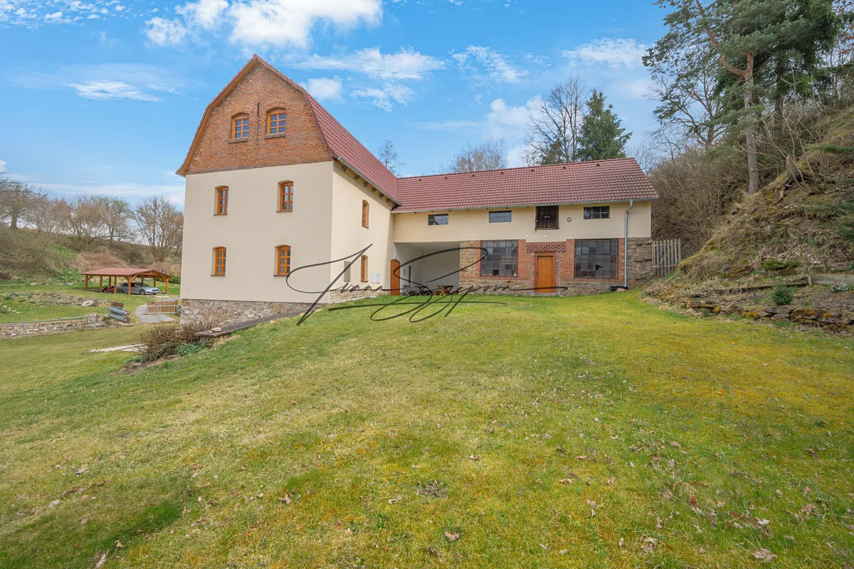 Prodej vícegeneračního domu 594 m², pozemek 13331 m²