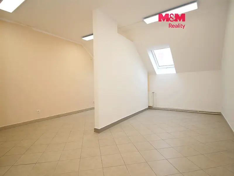 Pronájem obchodního prostoru 24 m², Chlumec nad Cidlinou – náhled fotky 1