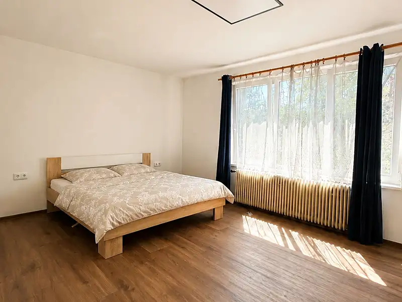 Prodej rodinného domu 250 m², pozemek 1200 m², Chrášťany – náhled fotky 2