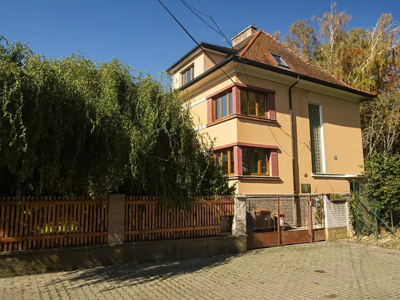 Prodej vily 254 m², pozemek 1048 m², Cheb – náhled fotky 2