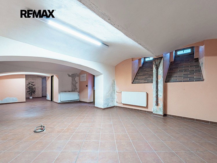 Комерційне приміщення на продаж, 400 м² (13 з 51)