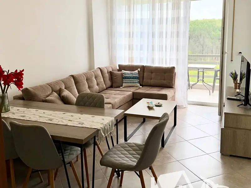 Prodej bytu 2+kk 47 m², Manëz – náhled fotky 1