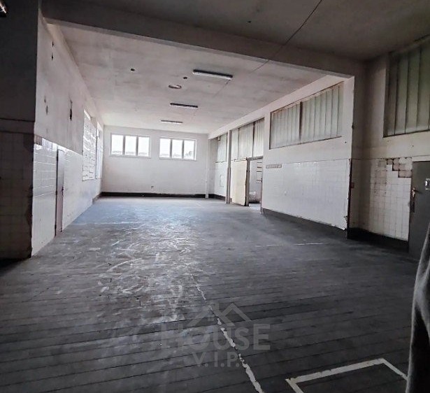 Prodej komerčního prostoru, 1 800 m² (10 z 20)