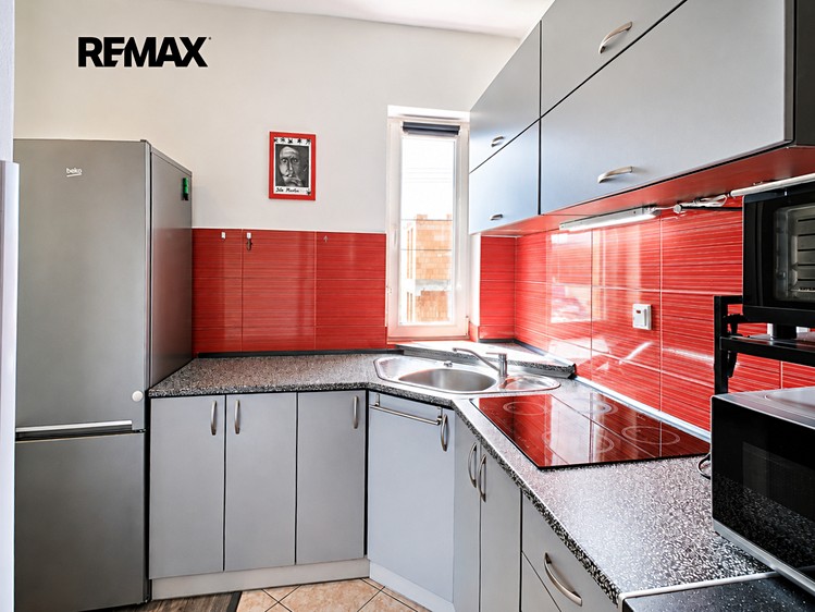 Pronájem bytu 1+kk, 30 m² (2 z 8)