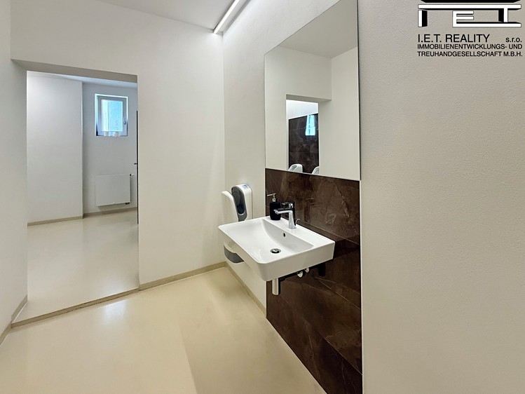 Pronájem komerčního prostoru, 35 m² (6 z 14)