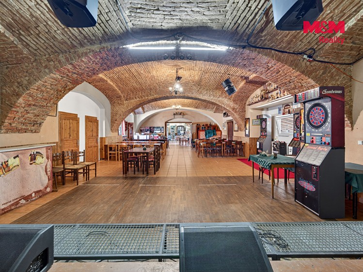 Prodej komerčního prostoru, 879 m² (4 z 19)