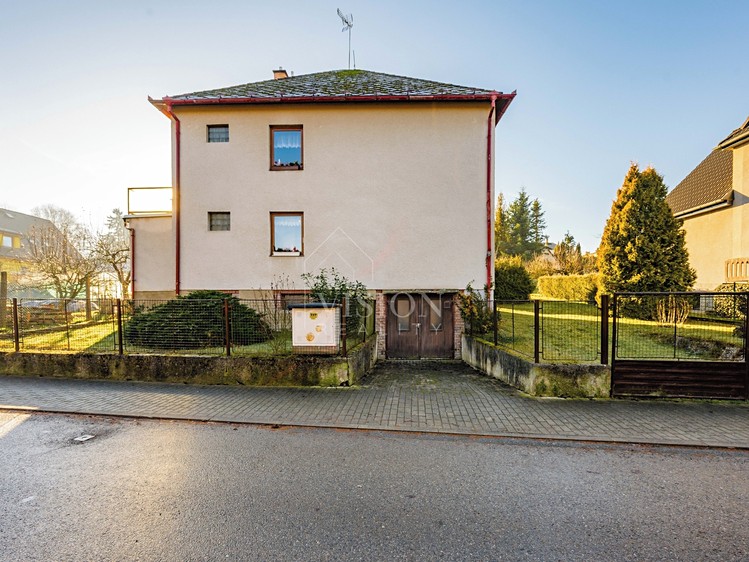 Haus zum Kauf, 310 m² (1 von 32)