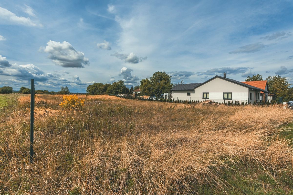 Prodej stavebního pozemku 1297 m², Mikulovice – fotka 1 z 3