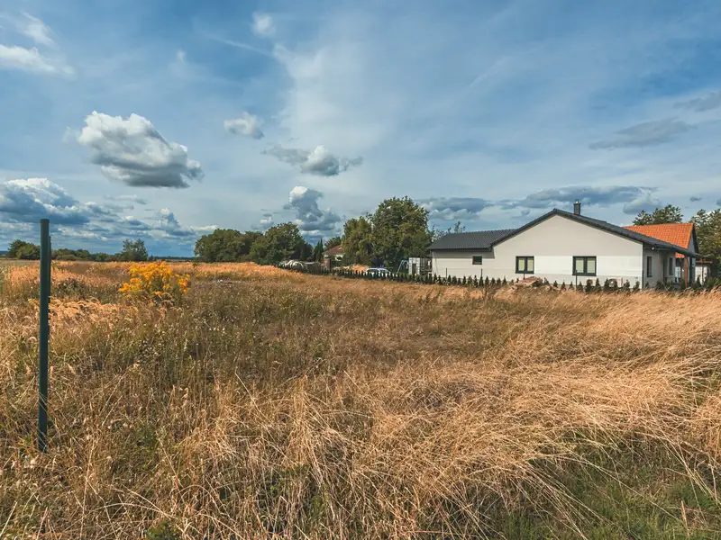 Prodej stavebního pozemku 1297 m², Mikulovice – náhled fotky 1
