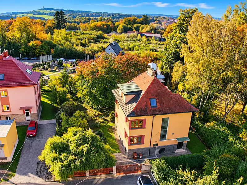 Prodej vily 254 m², pozemek 1048 m², Cheb – náhled fotky 1
