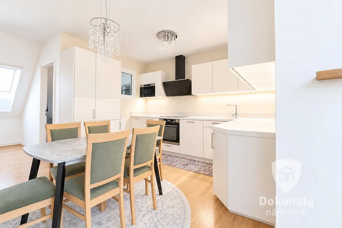 Pronájem bytu 4+kk 93 m²